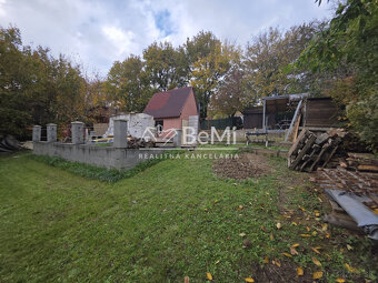 Rekreačný pozemok s murovanou chatkou - 11