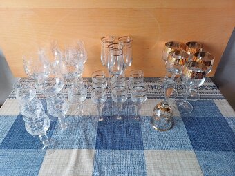 Socialisticke pohare, keramika a mosadzne predmety - 11