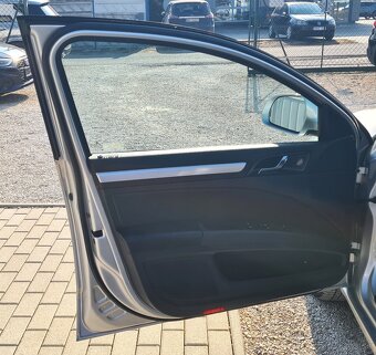ŠKODA SUPERB COMBI 2.0 TDI CR BUSINESS DSG - 11