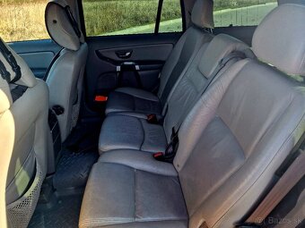 Volvo XC90 2.4 D5 MOMENTUM - 11