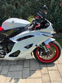 Yamaha R6 - 11
