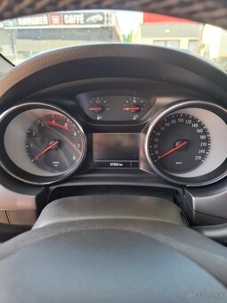 Opel Astra Sports Tourer - 11