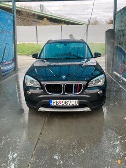 BMW X1 20xd 4x4 automat pri rychlom jednani zlava - 11