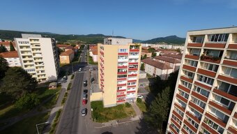 Na predaj 2-izbový byt s tromi balkónmi v tichej lokalite - 11