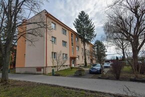 Priestranný byt s lodžiou, 76 m2 v Lučenci-Opatová - 11