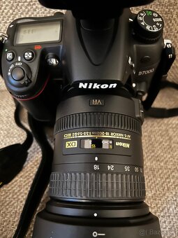 Nikon D7000 s bleskom Nikon SB-700 a príslušenstvom - 11