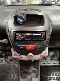 Peugeot 107 klíma, handsfree, kamery - 11