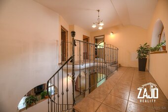Elegantná vila s veľkorysým priestorom a wellness zónou IL - 11