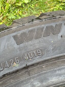Predám zimné 235 40 r19 - 11