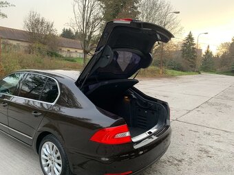 Škoda Superb 2,0 TDi CR DSG 4x4 - 11