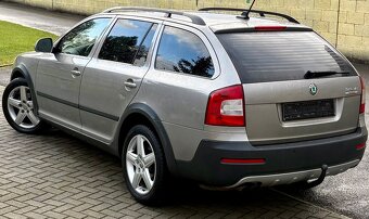 Škoda Octavia 2 SCOUT 2.0 TDi 103kw 4x4 XENON VYHREV - 11