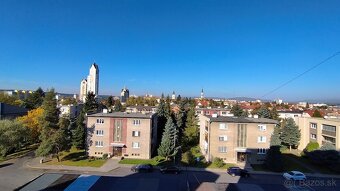 Zariadený trojizbový byt s veľkou loggiou - 11
