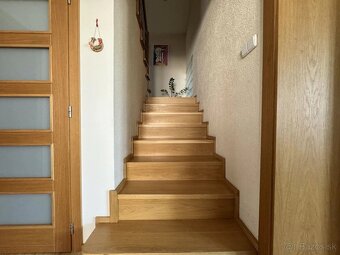 Na predaj komfortný 6-izbový rodinný dom s garážou - 11