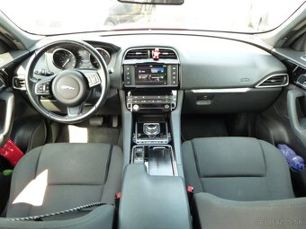 Jaguar F-Pace 3.0D V6 Pure AWD A/T - 11