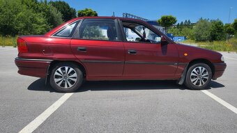 Predám Opel Astra 1.6 Benzín - 11