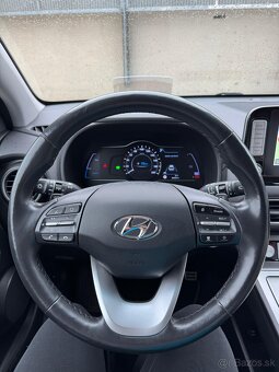 Hyundai KONA electric 150 Premium+ 64kWh (97,3 % baterka) - 11