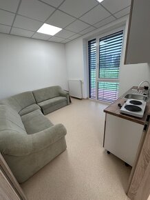 PRÍZEMIE – Obchodný priestor (ambulancia, kancelárie) 87 m2 - 11