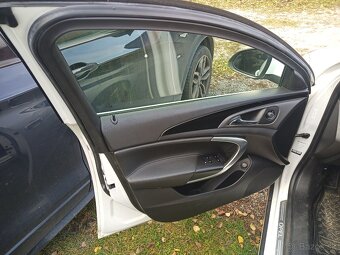 Opel Insignia 2,0 diesel kombi - 11