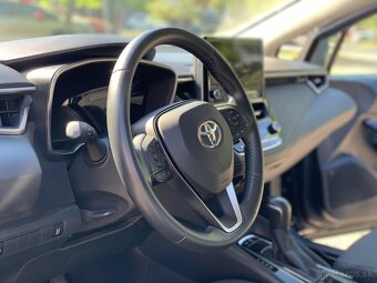 Toyota corolla sedan - 11