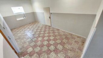 Na predaj: Rodinný dom s obchodným priestorom - 11