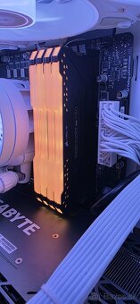 Intel i7 13700K, 32GB Ram, NVME 2TB, RTX 3080 10GB - 11