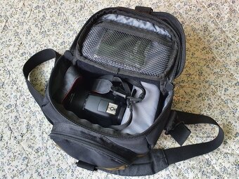 Canon EOS 1300D - 11