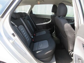 Kia Cee´d SW 1.6 GDI LX/Silver s odp. DPH - 11