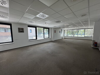 Prenájom samostatného kancelárskeho traktu 407 m² pri nábrež - 11