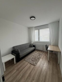 Priestranný a svetlý 3-izbový byt - 11