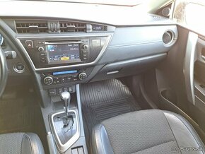 Toyota Auris Touring Sports 1.6 benzín  (AUTOMAT) - 11