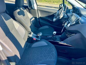 Peugeot 2008 1.2 81 kW (2019) - 11