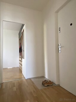 Slnečný kompletne zrekonštruovaný 3-i byt s veľkou loggiou - 11