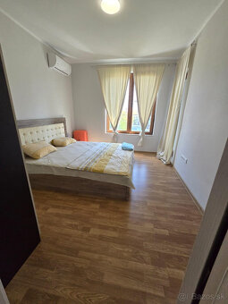EXKLUZÍVNE Priestranný a zariadený 2-izbový apartmán v rez - 11
