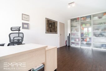 Priestranný nadštandardný rodinný dom v tichej lokalite - Ko - 11