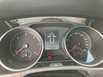 Volkswagen Touran 2.0 TDI DSG - 11