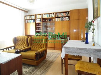 NR - Ivanka pri Nitre, dvojgeneračný, 6 izieb, pôvodný zacho - 11