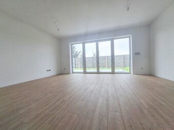 Hľadáme si suseda do dvojdomu v Báči - 11