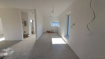 REZERVOVANÉ 4 . izb. Rodinný dom Nitra - Štitáre - 11