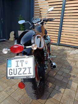 Moto Guzzi V7 Racer - 11