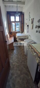 Ponúkame na predaj 100 ročný sedliacky dom v Tvrdošovciach - 11