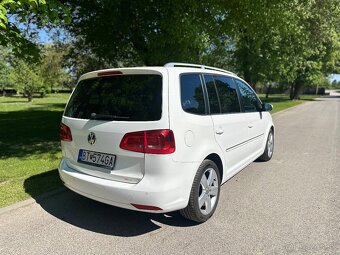 Volkswagen Touran 2.0 TDI Highline DSG - 11