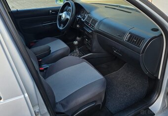 Volkswagen Golf 4 Highline 1.6 Benzín 74.kw. - 11