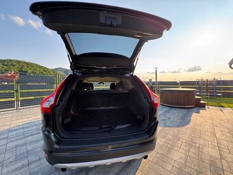 Predám VOLVO XC60 T6 3.0 V6 210 kW AWD Summum Geartronic - 11