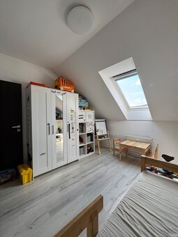 Predám kompletne zariadený 3-izbový byt – 78,5 m² na pešej - 11