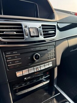 Mercedes Benz E400 AMG 4matic benzín - 11