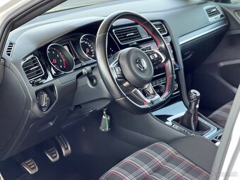 Volkswagen Golf GTI - 11