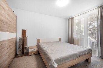 Na predaj 6 izbový RD v centre Dunajskej Lužnej - 11
