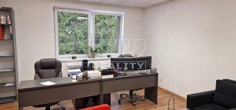 Administratívna budova v centre mesta - 11