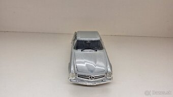 1:18 MERCEDES-BENZ PAGODA 280 SL - 11