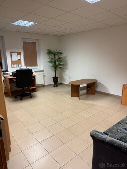 Rodinný dom s potenciálom predajne alebo bývania - 11